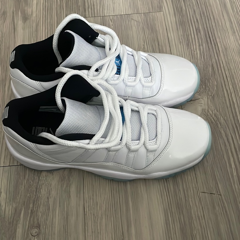 Jordan 11 low white/white/black/legend blue | released 5/7/21